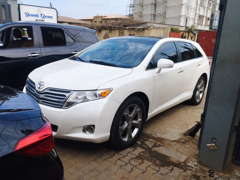 Main image of 2011 Toyota Venza XLE